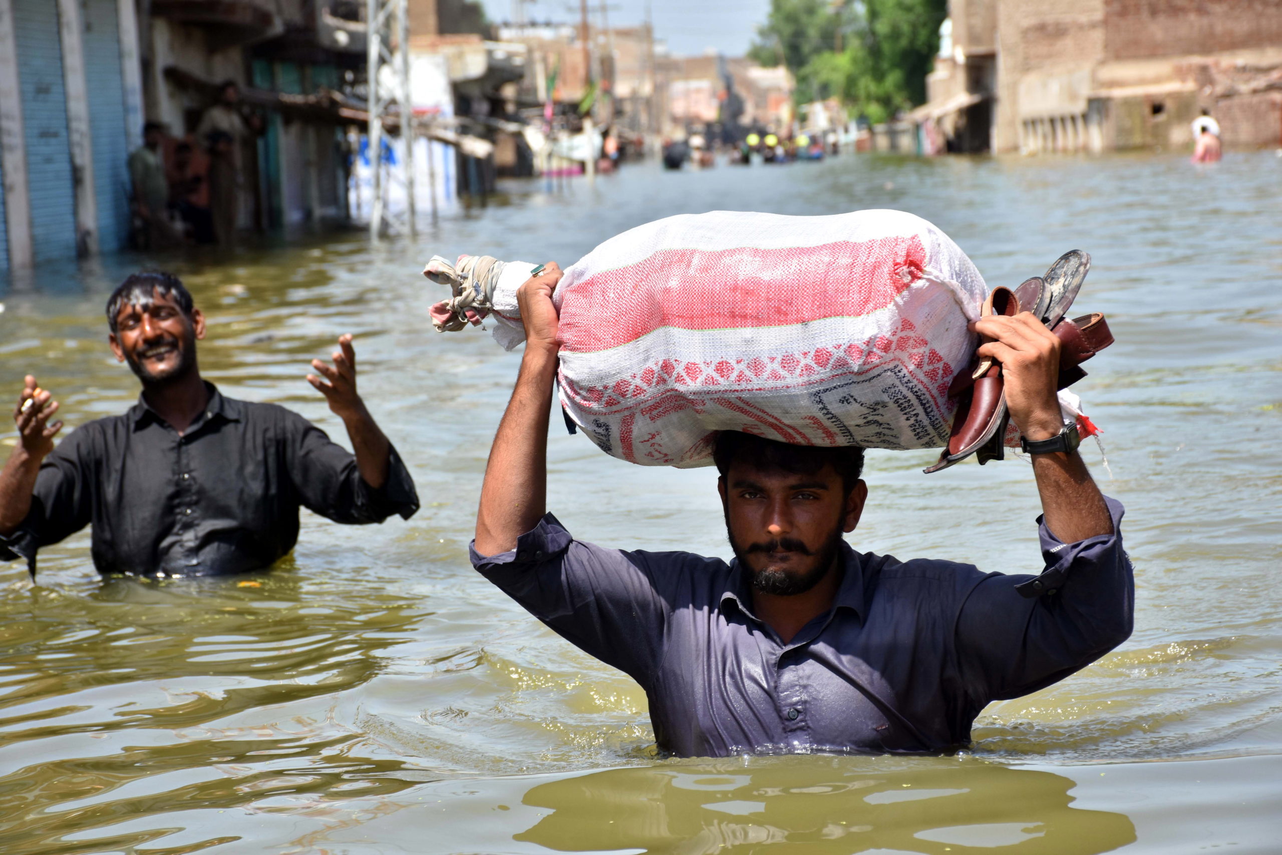 Φονικές πλημμύρες στο Πακιστάν – Κίνδυνος εξάπλωσης ασθενειών από έλλειψη πόσιμου νερού
