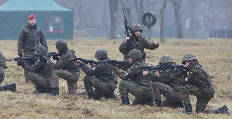 Πολωνία: Βασική μονοήμερη στρατιωτική εκπαίδευση σε όλους τους πολίτες