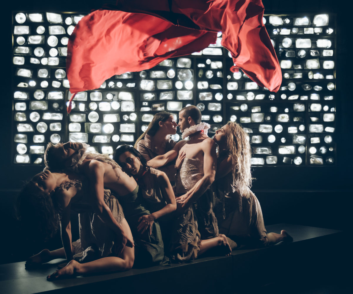 «Σαραγήνη»: η νέα χοροθεατρική παράσταση του Τάσου Μπεκιάρη