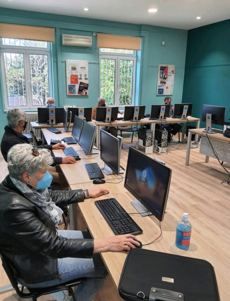 Δ. Λαρισαίων: Νέος κύκλος του προγράμματος εκμάθησης Η/Υ για άτομα της τρίτης ηλικίας
