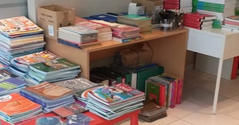 Δ. Λαρισαίων: Σχολικά είδη μοίρασε το Κοινωνικό Παντοπωλείο