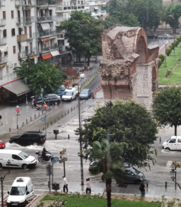 Ξαφνικό μπουρίνι με δυνατούς ανέμους στη Θεσσαλονίκη – Έντονα καιρικά φαινόμενα στη βόρεια Ελλάδα