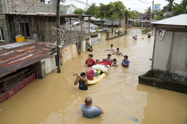 Φιλιππίνες: Σαρωτικό πέρασμα του τυφώνα Νόρου – Πέντε διασώστες έχασαν τη ζωή τους