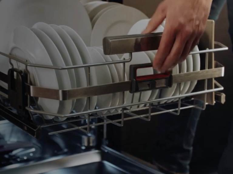 Πιο φιλικά στο περιβάλλον τα μελλοντικά πλυντήρια πιάτων με υπέρθερμο ατμό