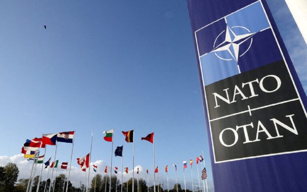 Πρέσβης ΗΠΑ στο ΝΑΤΟ: Οι Ρώσοι είναι με την πλάτη στον τοίχο –  Ανησυχητικές οι απειλές Πούτιν για χρήση πυρηνικών