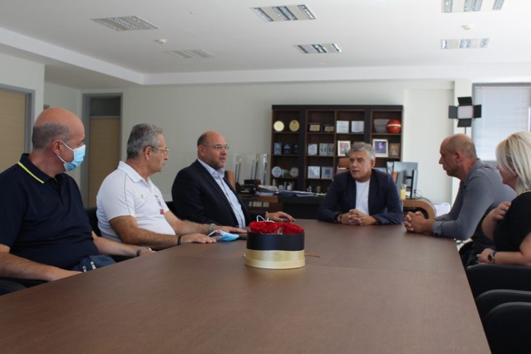 Νέο κτίριο ΕΚΑΒ στη Λάρισα – Προμήθεια 10 νέων ασθενοφόρων