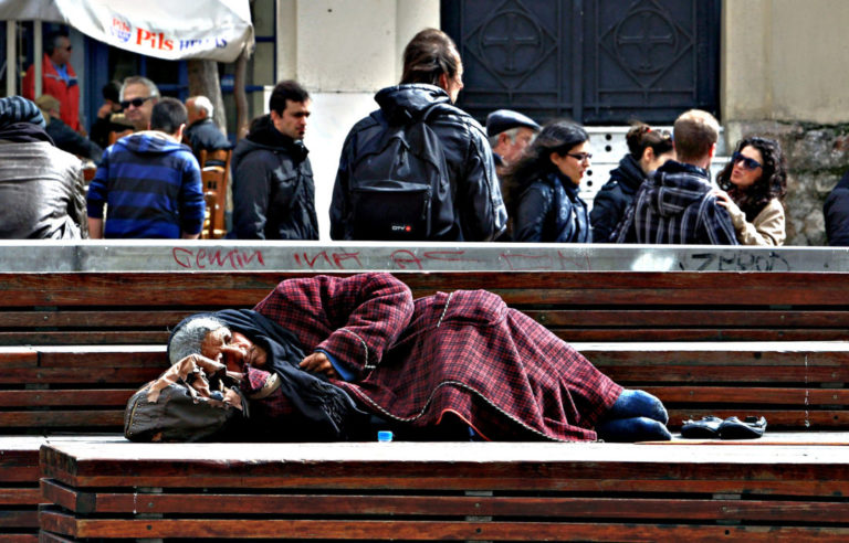 Ρούχα σε άστεγους και άπορους θα μοιράζει ο Δήμος Θεσσαλονίκης