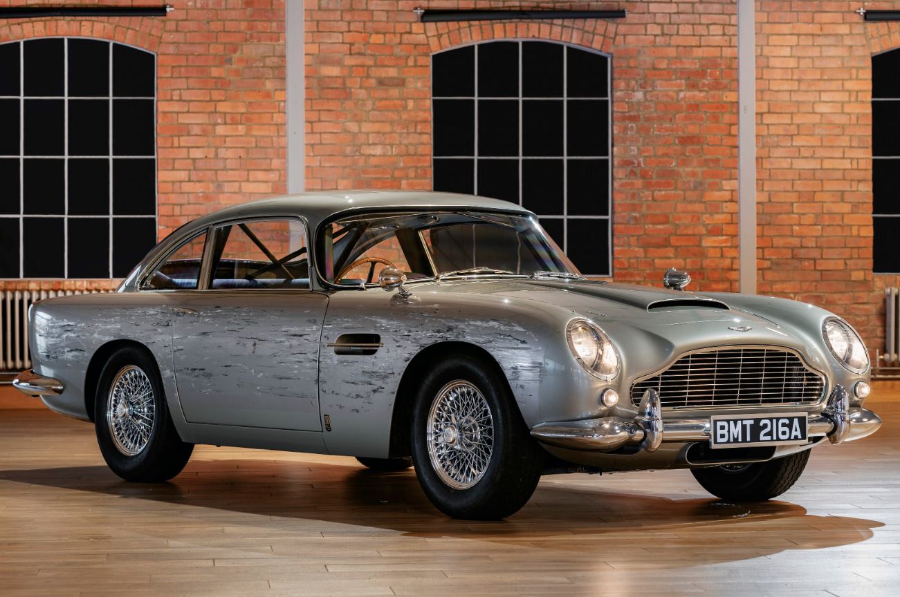 60 χρόνια Τζέιμς Μποντ: «Στο σφυρί» η Aston Martin και δεκάδες «διαμάντια» του 007