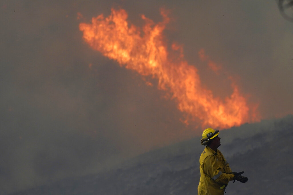 ΗΠΑ: Μαίνεται τεράστια πυρκαγιά στα περίχωρα του Λος Άντζελες- Δύο νεκροί