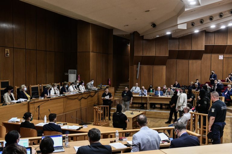 Δίκη Χρυσής Αυγής: Νέα πρόκληση από τον Κωνσταντίνο Πλεύρη – Με καταθέσεις μαρτύρων συνεχίζεται η διαδικασία