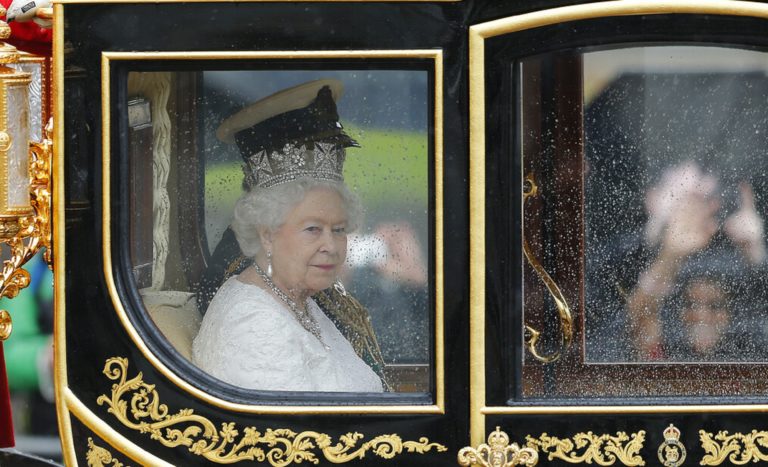 Βασίλισσα Ελισάβετ: Πηγή έμπνευσης για το Χόλυγουντ – Διάσημοι καλλιτέχνες θρηνούν τον θάνατό της