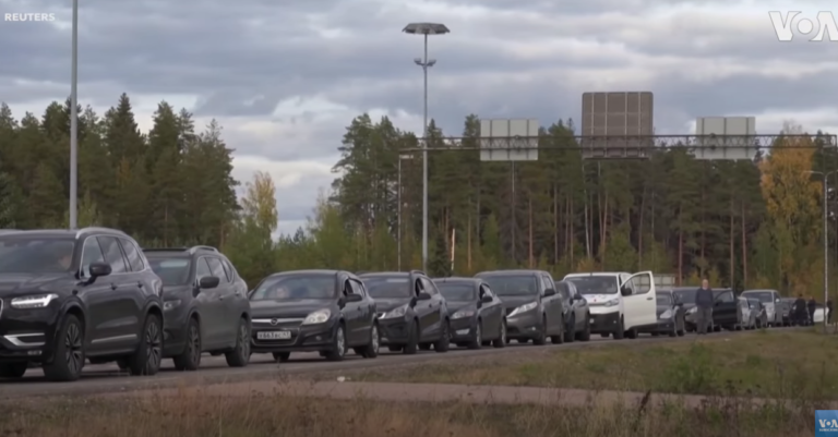 To «αδιαχώρητο» στα φινλανδικά σύνορα – 7.000 έφτασαν σε μια μέρα από τη Ρωσία