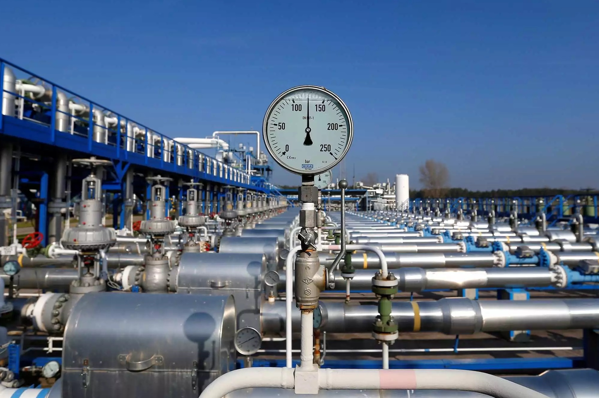 Κομισιόν: Διαμορφώνει προτάσεις για τη μείωση των τιμών του φυσικού αερίου