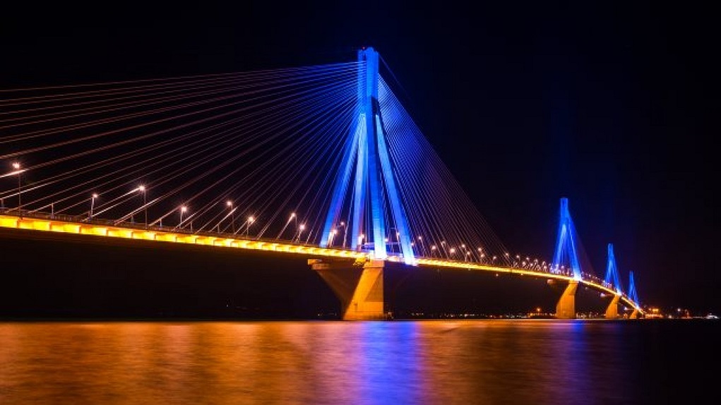 Πάτρα: Τέλος ο διακοσμητικός φωτισμός της γέφυρας Ρίο- Αντίρριο για εξοικονόμηση ενέργειας