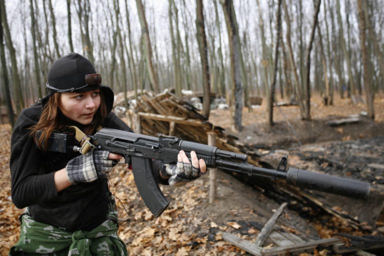 Καλάσνικοφ: Πωλήσεις-ρεκόρ 20ετίας ανακοίνωσε η βιομηχανία όπλων για το 2022