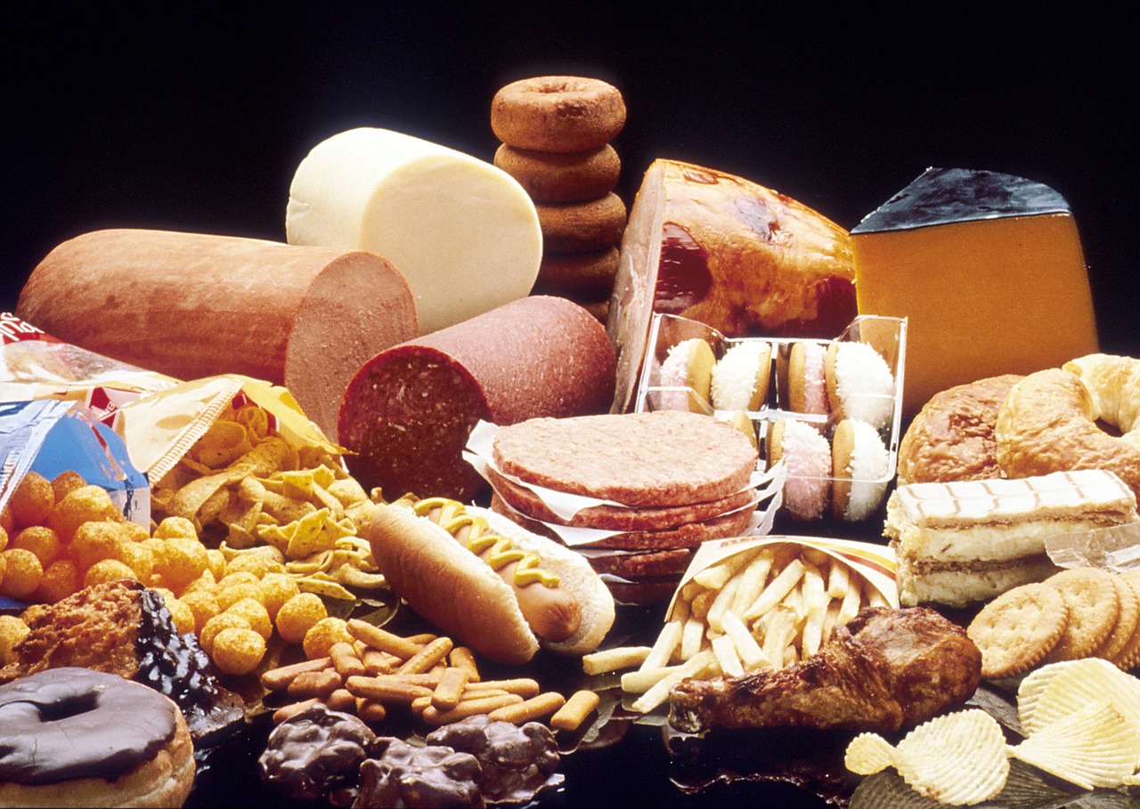Τα υπέρ-επεξεργασμένα τρόφιμα συνδέονται με υψηλότερο κίνδυνο εμφάνισης άνοιας, προειδοποιεί μελέτη