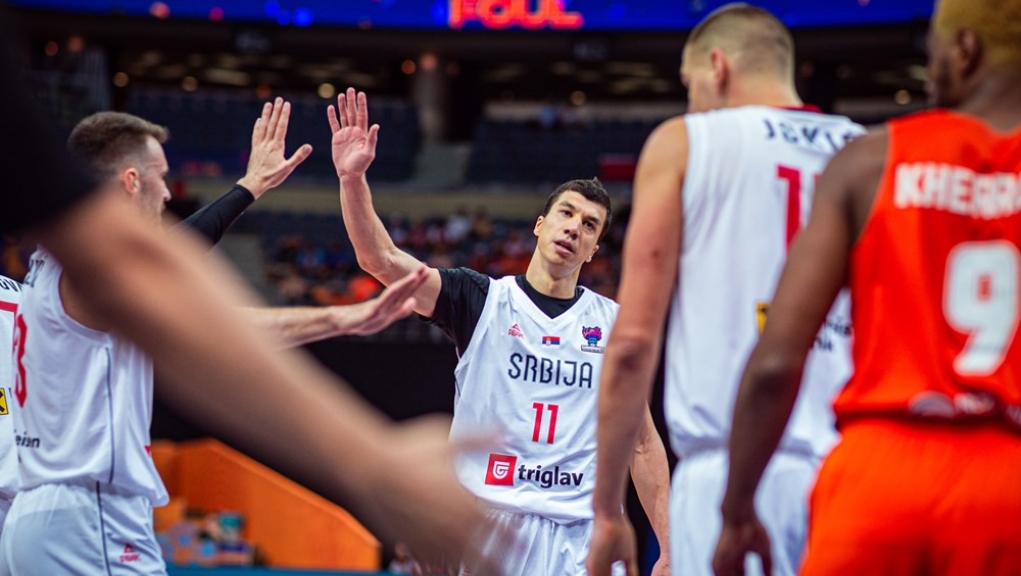 “Άνετη” και ωραία η Σερβία στην πρεμιέρα της στο Eurobasket