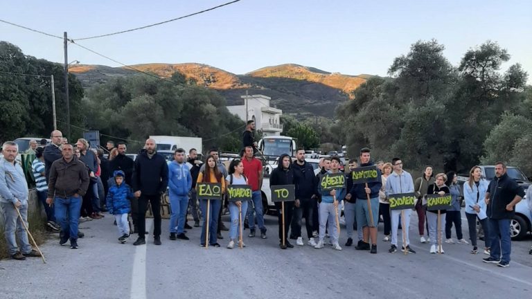 Χανιά: Κλειστός ο δρόμος προς Κάντανο – Διαμαρτυρία για την υποβάθμιση του Δημοτικού Σχολείου