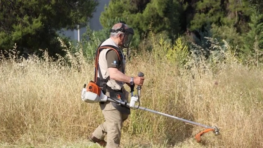 Κέρκυρα: Ο Δήμος καθαρίζει ιδιωτικά οικόπεδα για πυροπροστασία και στέλνει το… λογαριασμό