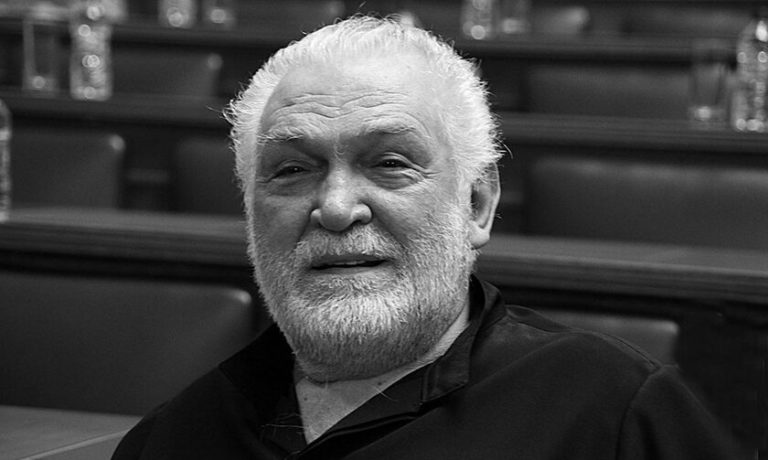 Το Θέατρο Τέχνης αποχαιρετά με απέραντη θλίψη τον Κώστα Καζάκο