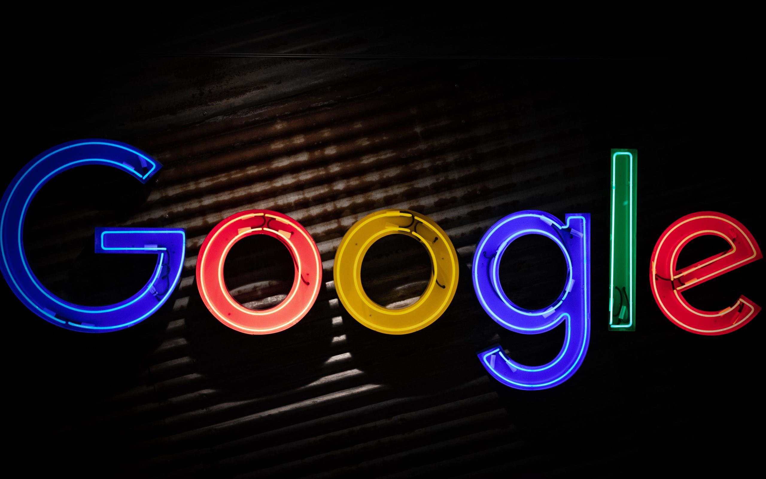 Google: Τι κρύβεται πίσω από το λογότυπο της εταιρείας, που αλλάζει ξανά