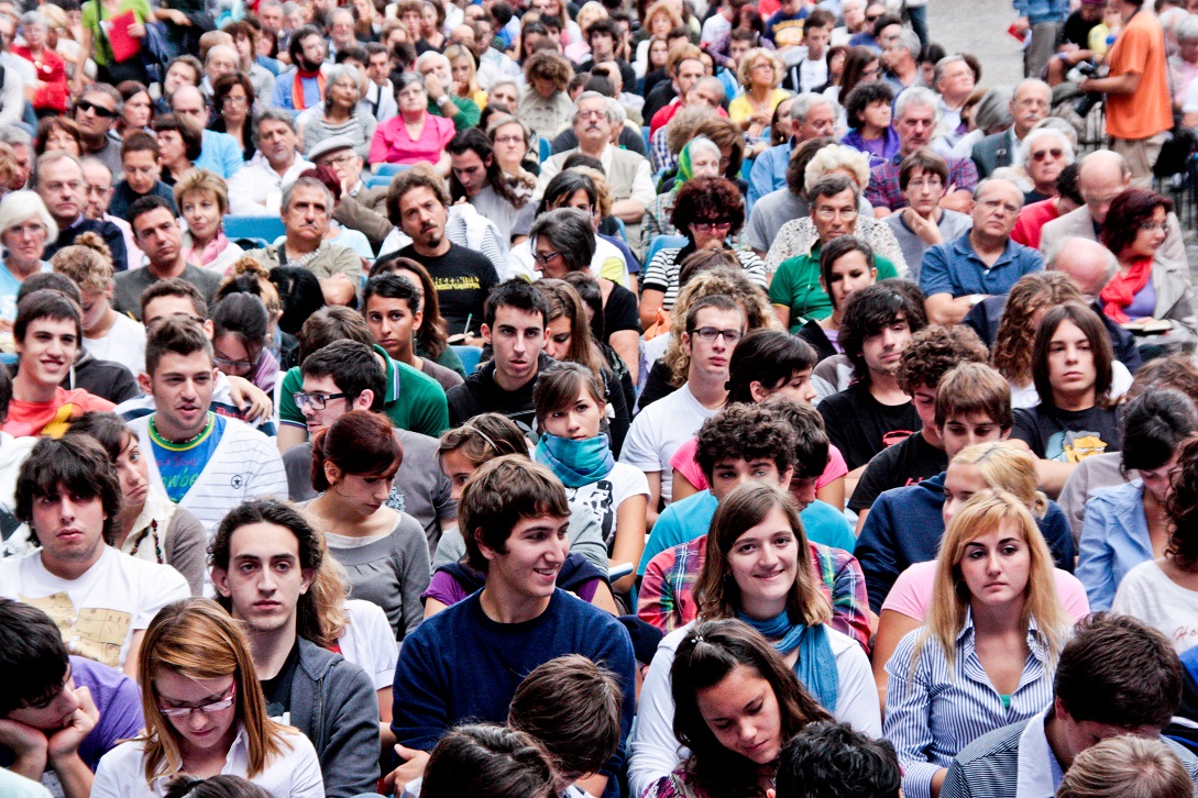 Ισπανία : Εκατό νέοι περνούν μια εβδομάδα χωρίς κινητό τηλέφωνο – Πείραμα απεξάρτησης