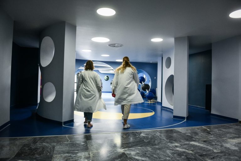 Με στρεπτόκοκκο επτά παιδιά, πολλά από το στενό περιβάλλον του 7χρονου – Σπεύδουν για τεστ οι ανήλικοι