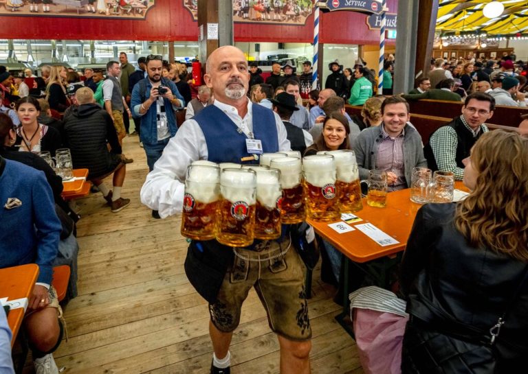 Γερμανία: Το Oktoberfest επέστρεψε έπειτα από δύο χρόνια πανδημίας