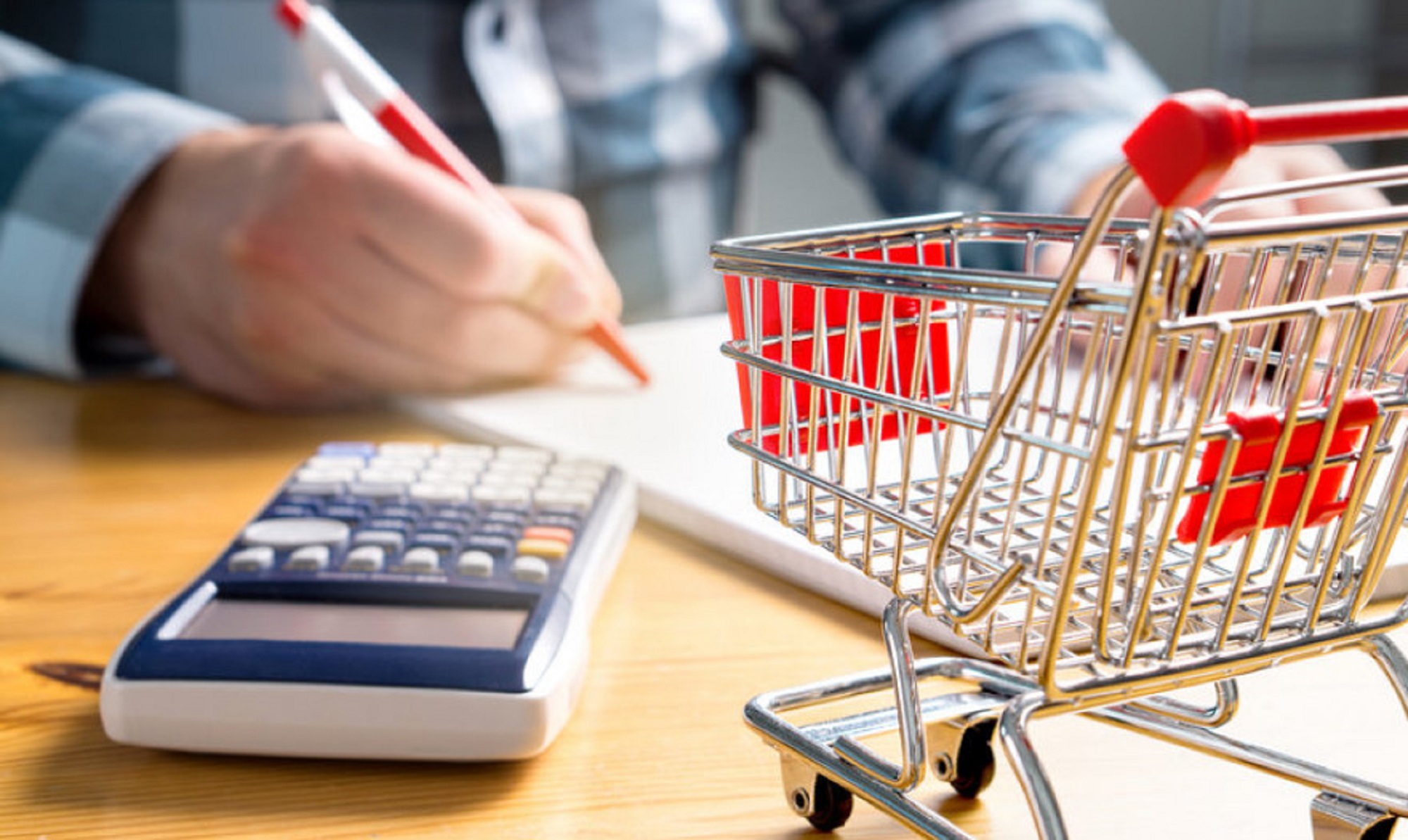ΙΕΛΚΑ – Έρευνα: Ακρίβεια και πληθωρισμός ανησυχούν περισσότερο τους καταναλωτές