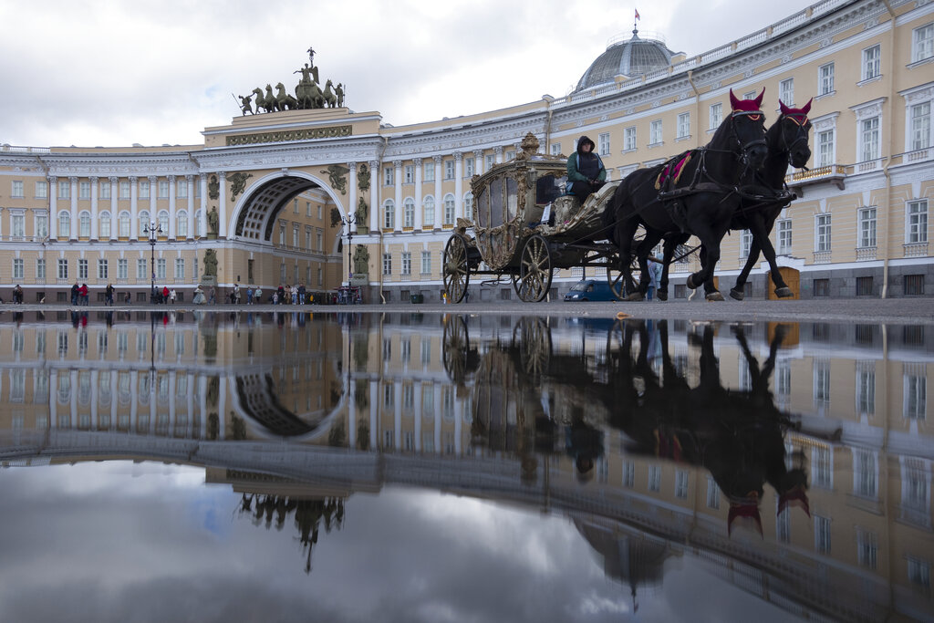 Financial Times: Το Κρεμλίνο ζητάει από τους Ρώσους δισεκατομμυριούχους να επιστρέψουν στη Ρωσία