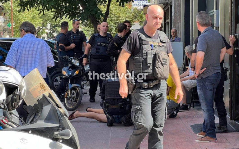 Θεσσαλονίκη: Λογιστής βγήκε στο δρόμο με αεροβόλο σε κατάσταση αμόκ (video)