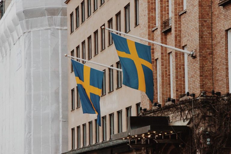 Η μεταστροφή της Σουηδίας – Συζήτηση με το συγγραφέα Θόδωρο Καλλιφατίδη, που από το 1963 ζει και εργάζεται στη Στοκχόλμη