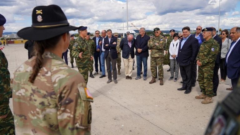 Στο λιμάνι της Αλεξανδρούπολης αρχηγός ΓΕΕΘΑ και πρέσβης των ΗΠΑ