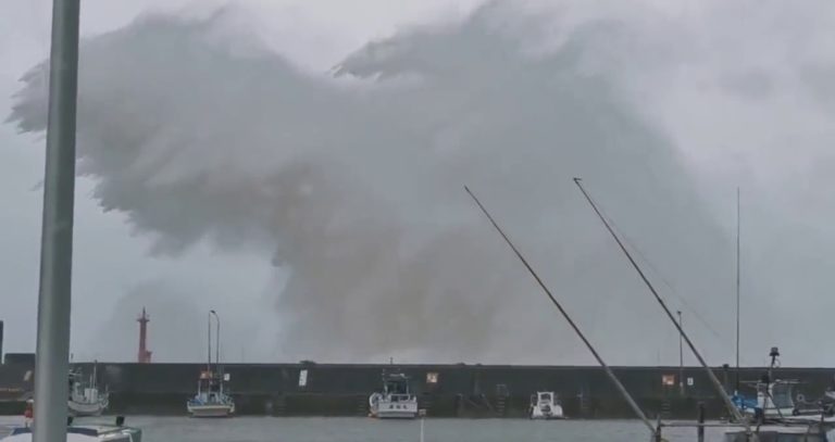 Σε συναγερμό ακραίου φαινομένου η ΝΔ Ιαπωνία – Το αποτύπωμα του τυφώνα Ναμαντόλ από το διάστημα