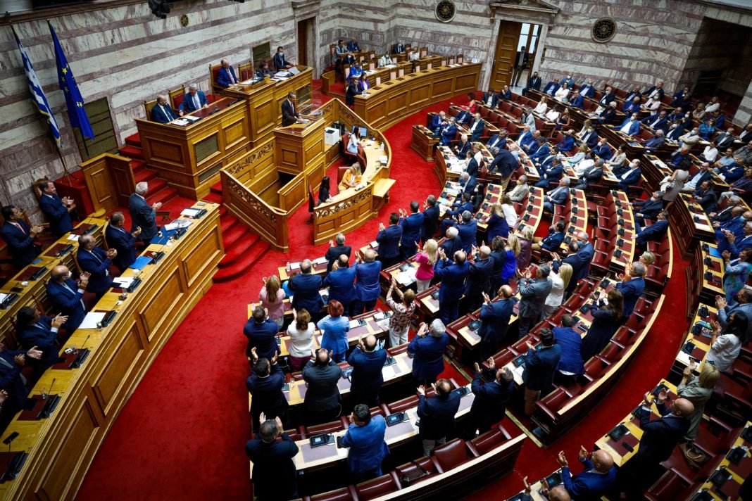 Υπερψηφίστηκε σε έντονο κλίμα το νομοσχέδιο του υπουργείου Οικονομικών – Παρών δήλωσαν ΚΚΕ και ΜέΡΑ25