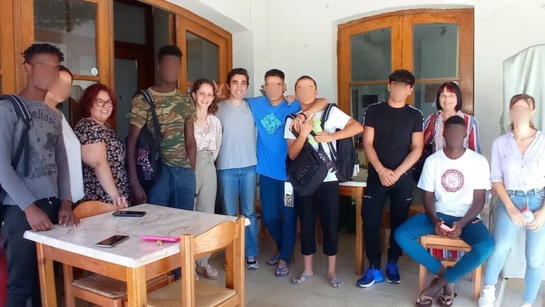 Σχολικά είδη για τα παιδιά του Κέντρου Φιλοξενίας Ασυνόδευτων Ανηλίκων Προσφύγων Ανωγείων