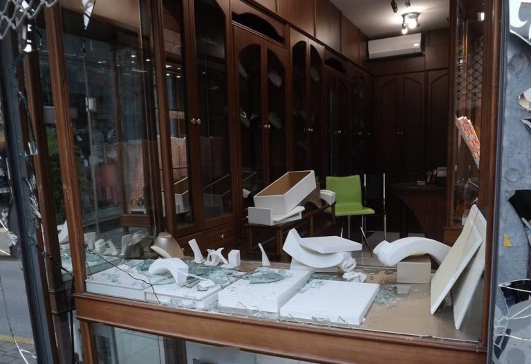 Εξιχνιάστηκε μετά από τρία χρόνια η διάρρηξη κοσμηματοπωλείου στη Νέα Μηχανιώνα- Η δράση της σπείρας σε Αμπελόκηπους, Περαία και Εύοσμο
