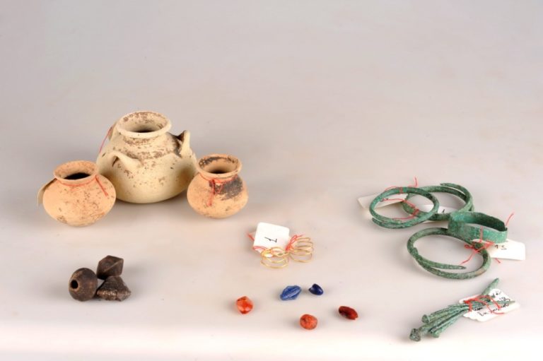 Δωρεά αρχαίων αντικειμένων στην Εφορεία Αρχαιοτήτων Λάρισας από τον π. αντιπρόεδρο της Βουλής Ν. Κατσαρό