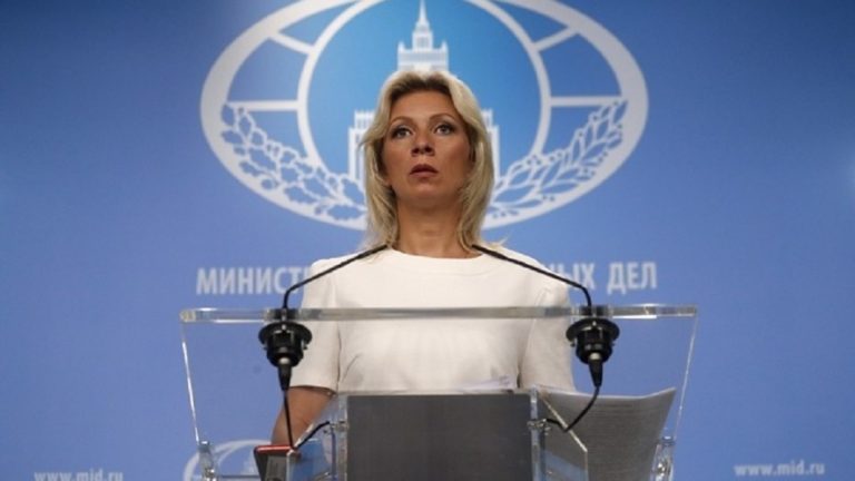 Η Μαρία Ζαχάροβα κατηγόρησε τον Μπάιντεν ότι απέδωσε ψευδώς τα λόγια του Πούτιν