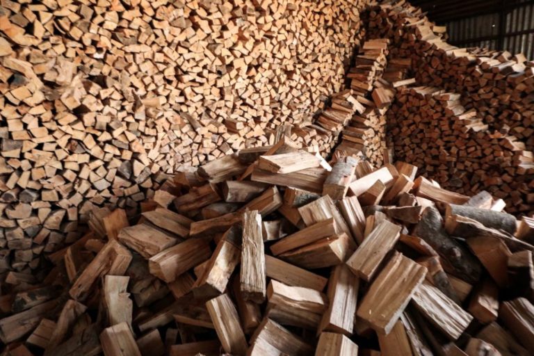 Φλώρινα: Διανομή ξύλων θέρμανσης στην Τ.Κ. Τροπαιούχου