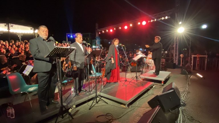Κέρκυρα: Μάγεψε η συναυλία για το Μίκη Θεοδωράκη με τη Μαρία Φαραντούρη