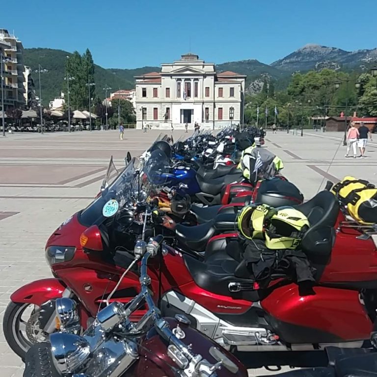 Εντυπωσίασαν οι διτροχες “κυρίες” στην πλατεία ΄Αρεως της Τρίπολης