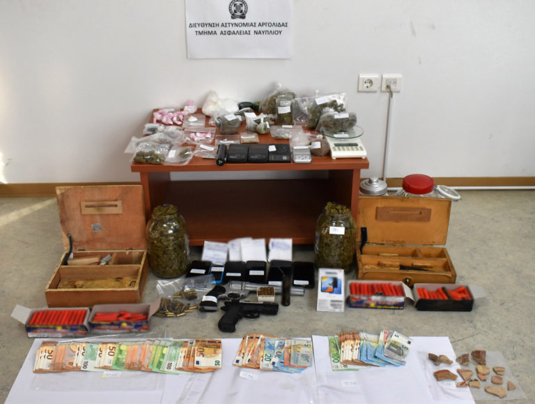 Συνελήφθησαν πέντε άτομα τα οποία διακινούσαν ναρκωτικές ουσίες στην Αργολίδα και στην Αττική
