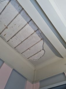 Πτώση τμήματος οροφής στο Δημαρχείο Ανατολικής Σάμου