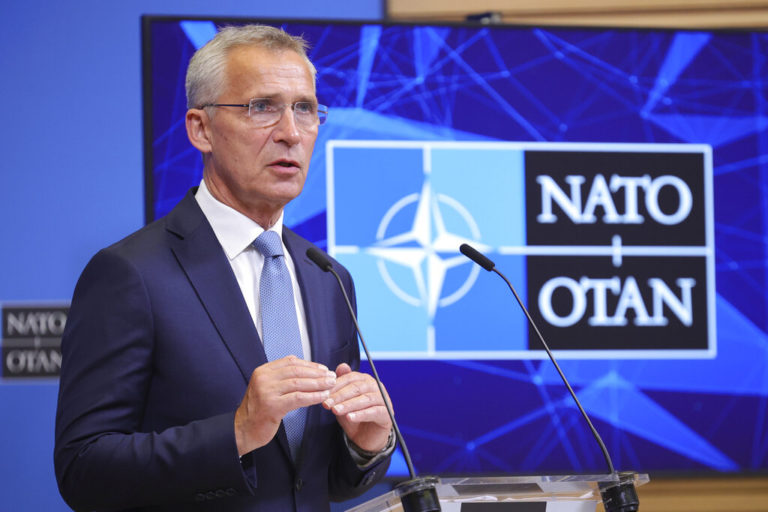 Στόλτενμπεργκ: Το ΝΑΤΟ στηρίζει το δικαίωμα της Ουκρανίας στην αυτοάμυνα – Καταδικάζει τα ψευδοδημοψηφίσματα