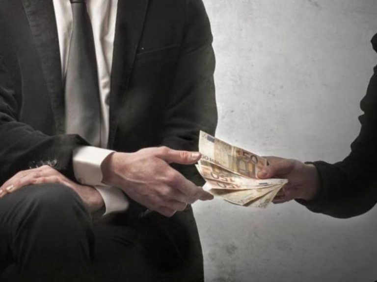 Θεσσαλονίκη: Συνελήφθησαν δύο και αναζητούνται άλλοι τρεις για εκβίαση και τοκογλυφία