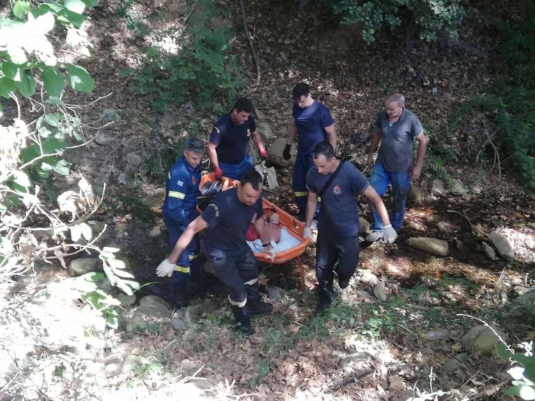 Επιχείρηση διάσωσης 66χρονου στον Αλικιανό – Έπεσε σε πλαγιά έξι μέτρων