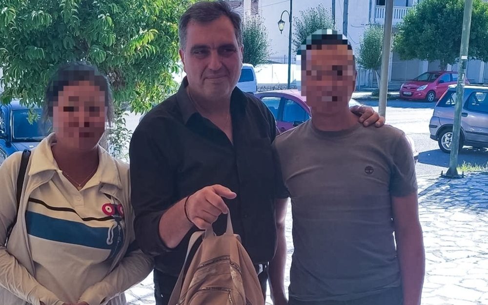 Βρήκε και παρέδωσε τσάντα με 5.800 ευρώ ο δήμαρχος βόρειας Κέρκυρας
