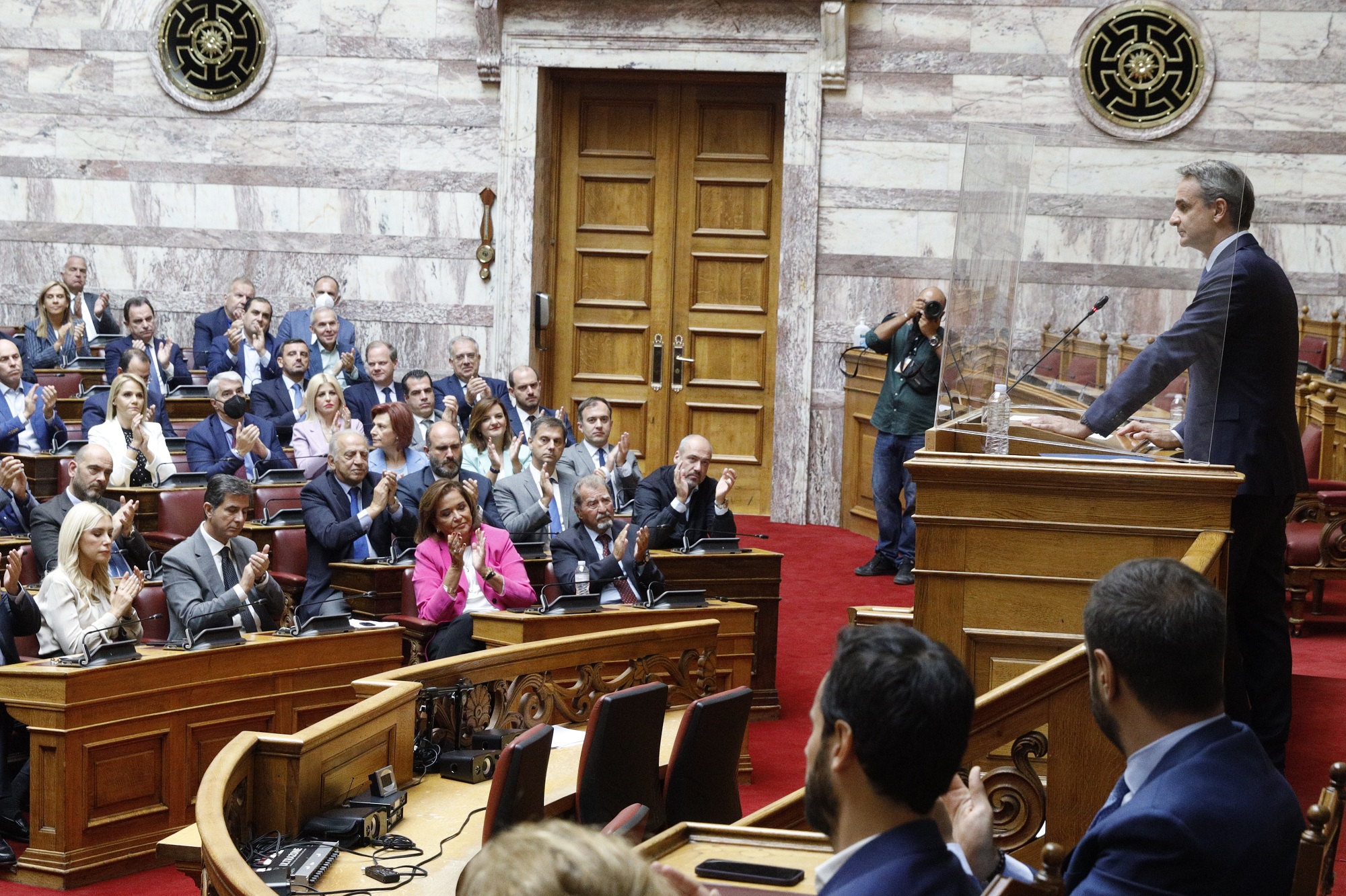 Στον δρόμο προς τις κάλπες: Το μήνυμα του πρωθυπουργού στους βουλευτές – «Πυρά» κατά ΣΥΡΙΖΑ