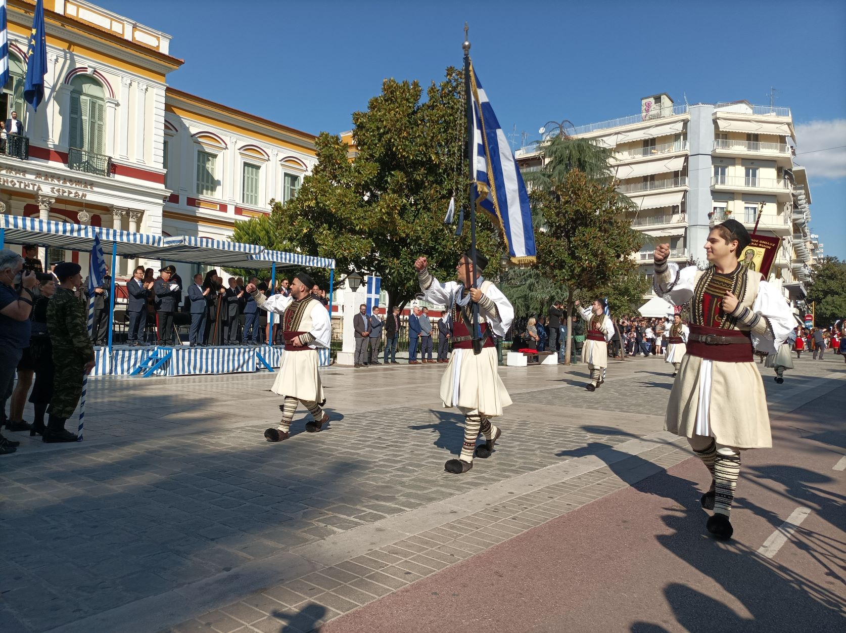 Σέρρες: Πλήθος κόσμου στην παρέλαση για την 28η Οκτωβρίου